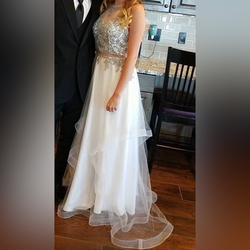 Elegant White and Silver Evening Gown - Picture 2 of 6